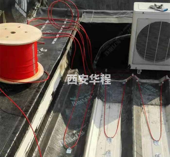 传统做法恒功率发热电缆天沟融雪